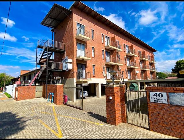 0.5 BEDROOM APARTMENT FOR SALE IN FLORIDA LAKE